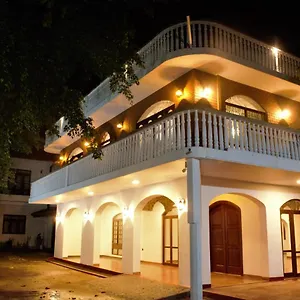 https://vincent-villa.kandyhotelsnow.com
