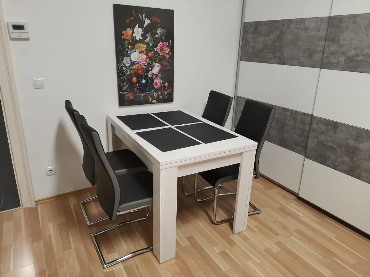 Apartments Near Yppenplatz & Brunnenmarkt Viena